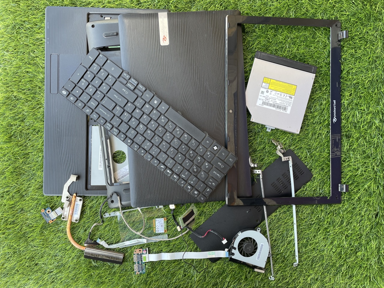 Packard Bell EASYNOTE TM85 в разборе Packard Bell EASYNOTE TM85 в разборе