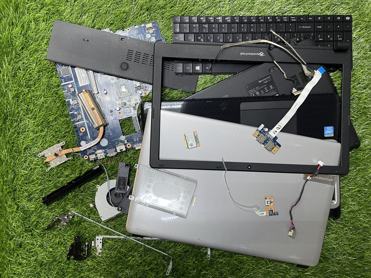 Packard Bell Z5WT1 в разборе Packard Bell Z5WT1 в разборе